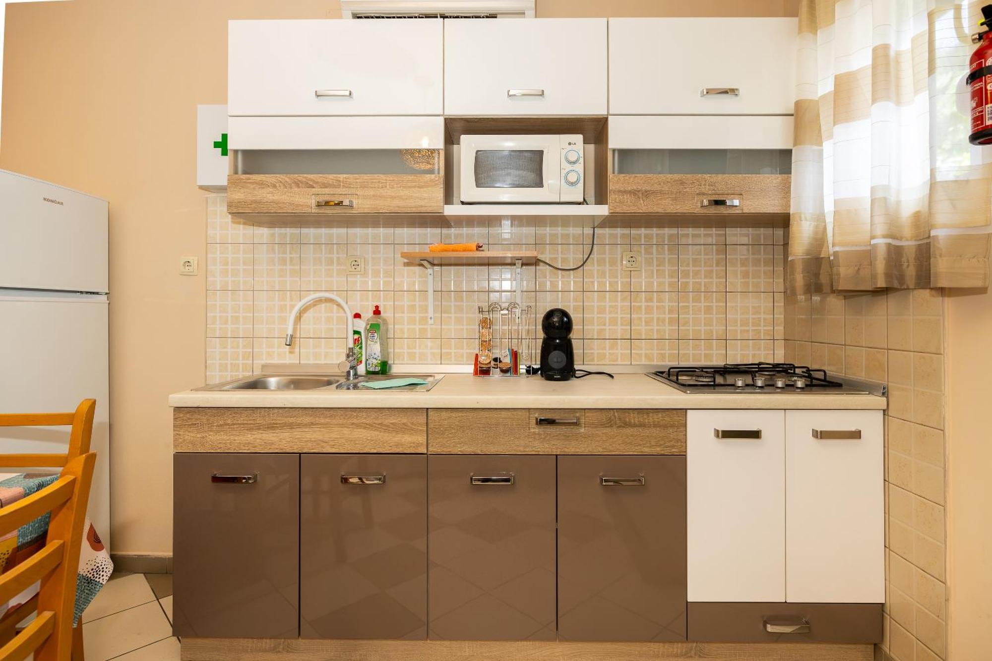 Apartament Tiho's *